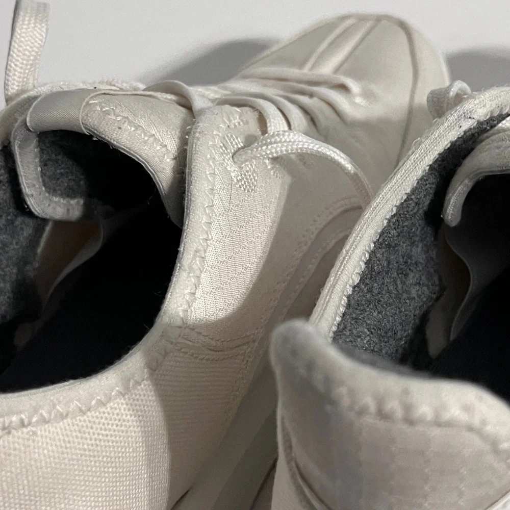 Allbirds Women’s Risers Sneakers, size 10. Cream off-white, white soles.